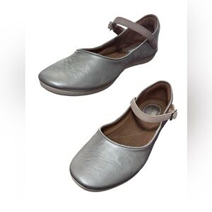 Clarks Mary Jane Flats